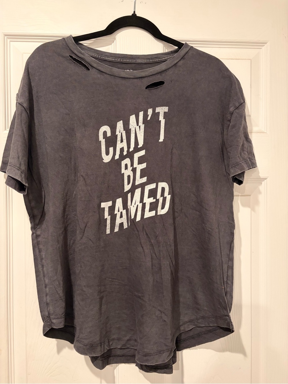 Distressed Gray "Can't Be Tamed" Graphic Tee - Women's Short Sleeve